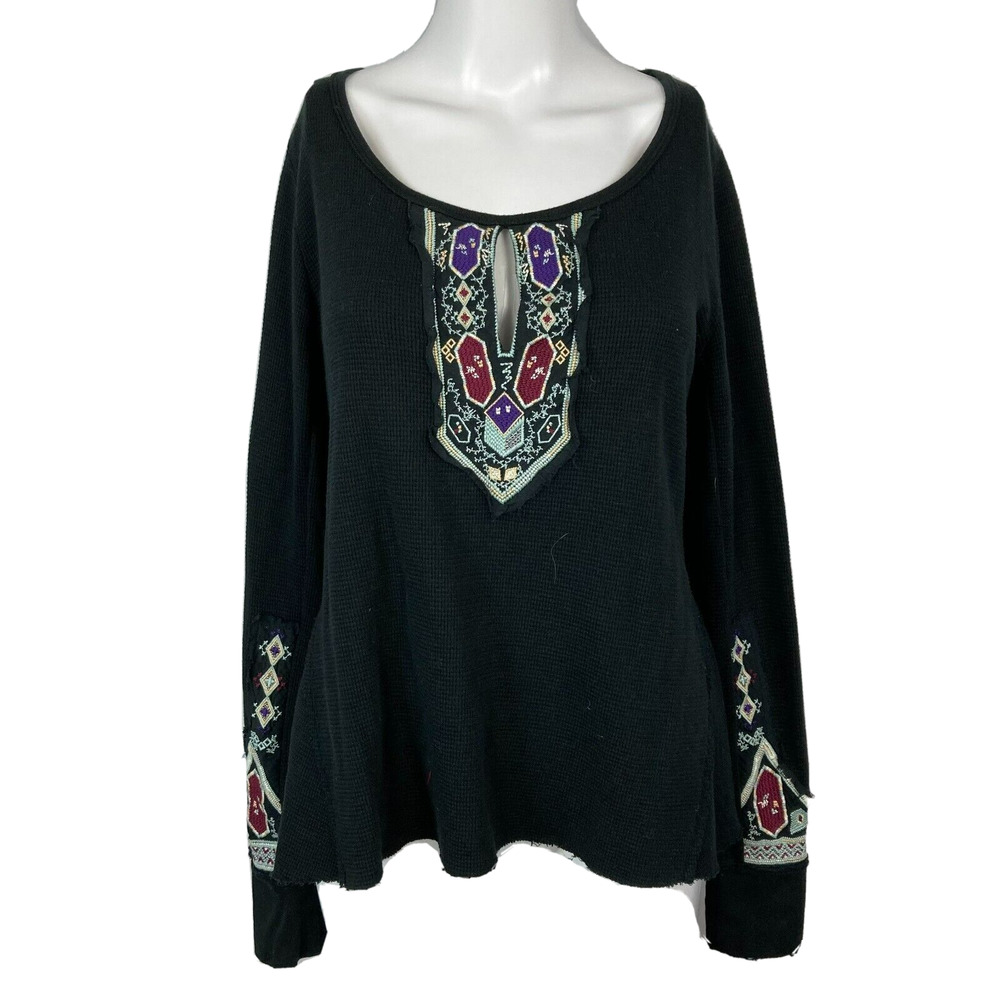 Shyanne Shirt Womens Sz M Black Waffle Weave Raw Hem Embroidered Pullover Top